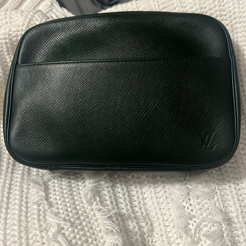 LV travel bag . Excellent  condition .